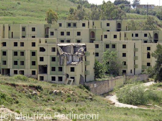 Edifici crivellati dall'artiglieria israeliana (2011)